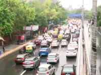 दिल्ली में बारिश से कई इलाकों में जलभराव, न्यूनतम तापमान 26.5 डिग्री सेल्सियस दर्ज - | Delhi Monsoon: Heavy rainfall lashes Delhi Rains cause waterlogging traffic jams in the national capital | Latest india Photos at Lokmatnews.in