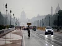 Delhi-NCR में बारिश, खुशनुमा मौसम, हल्की बारिश का अनुमान - | Delhi Rain Light Rain In Delhi Brings Down Temperature More Showers Likely On Monday | Latest india Photos at Lokmatnews.in