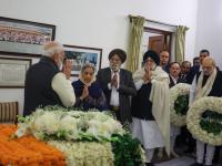 Manmohan Singh death updates: पीएम मोदी ने पूर्व प्रधानमंत्री मनमोहन सिंह को कुछ ऐसे किया याद, कई तस्वीर शेयर कर लिखा... - | Manmohan Singh death live updates how PM Modi remembered former Prime Minister Manmohan Singh shared many pictures and wrote | Latest india Photos at Lokmatnews.in