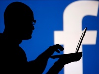 हैकरों ने करीब तीन करोड़ फेसबुक उपयोगकर्ताओं के डाटा में की सेंधमारी, देखें वीडियो