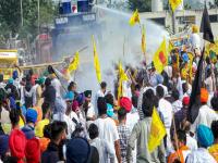 किसान मार्च: पानी की बौछार, आंसू गैस के गोले छोड़े, ड्रोन कैमरे से निगरानी, सीमा सील, देखें तस्वीरें - | Farmer protests water splashes tear gas border seal haryana delhi punjab images viral see pics | Latest india Photos at Lokmatnews.in