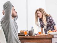 Photos: लड़कियों की इन 8 हरकतों को लड़के नहीं कर पाते बर्दाश्त - | Photos: Female 8 Habits That Could Ruin Your Partner Mood | Latest relationships Photos at Lokmatnews.in