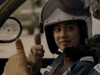 जान्हवी कपूरच्या 'गुंजन सक्सेना' सिनेमाचा ट्रेलर झाला रिलीज, धाडसी ऑफिसरची प्रेरणादायी कथा - Marathi News | Gunjan Saxena The Kargil Girl actress jhanvi kapoor viral trailer images | Latest filmy Photos at Lokmat.com