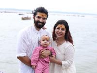 बेटी के मुंडन के लिए वाराणसी पहुंचे गुरमीत चौधरी और देबिना बनर्जी, लिखा 'हर हर महादेव' - | Gurmeet Choudhary Debina Bonnerjee Daughter Divisha mundan ceremony in Varanasi See Photos | Latest bollywood Photos at Lokmatnews.in