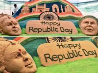 Republic day 2018: सैंड आर्टिस्ट सुदर्शन ने 69वें गणतंत्र दिवस पर दिया अनोखा तोहफा, देखें तस्वीरें - | Republic day 2018: Sand artist Sudarsan Pattnaik made picture 69th Republic Day | Latest india Photos at Lokmatnews.in