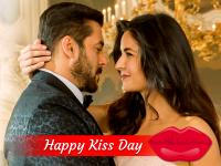 Happy Kiss Day 2018: अपने पार्टनर को कर रहें हैं मिस तो जरूर करें आज "किस डे विश" - | happy kiss day 2018 best shayari for your girlfriend and boyfriend in this valentine week 2018 | Latest relationships Photos at Lokmatnews.in