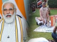 निलंबित सांसदों को चाय पिलाने पहुंचे Rajyasabha के डिप्‍टी चेयरमैन हरिवंश, PM Modi ने भी की तारीफ