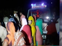 Hathras Gang Rape:परिवार पीड़िता का शव लाना चाहती थी घर,विरोध के बीच पुलिस ने करा दिया अंतिम संस्कार