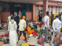 UP Hathras Stampede: 100 से ज्यादा मौतें, बिखरी पड़ी लाशें, रोते-बिलखते परिजन... रूलाती हैं हाथरस सत्संग हादसे की ये दर्दनाक तस्वीरें - | UP Hathras Stampede Updates: Scattered bodies, weeping relatives... These pictures of Hathras Satsang incident make you cry | Latest india Photos at Lokmatnews.in