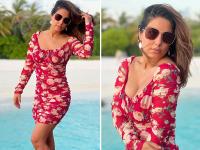 हिना खान ने फ्लोरल प्रिंटेड वनपीस ड्रेस में लगाया ग्लैमर का तड़का, फ्लॉन्ट की टोन्ड लेग्स - | Hina Khan added glamor to her floral printed one piece dress flaunted toned legs | Latest technology Photos at Lokmatnews.in