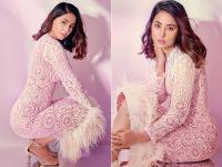 हिना खान ने फ्लॉन्ट किया कर्वी फिगर, ट्रांसपेरेंट बॉडीकॉन ड्रेस में दिखा ग्लैमरस लुक, देखें तस्वीरें - | Hina Khan sizzling pictures in pink bodycon transparent dress see pics | Latest television Photos at Lokmatnews.in