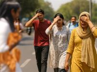 Delhi Weather: आसमान से बरस रही आग, 10 जून सीजन का सबसे गर्म दिन... - | Delhi Heatwave 10 June Hottest Day of Season in delhi Temperature 43-8 Degree celsius | Latest india Photos at Lokmatnews.in