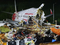 Kozhikode में हुआ विमान हादसा, Air India का प्लेन दो हिस्सों में टूटा