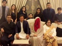इमरान खान ने आध्यात्मिक गुरु बुशरा मनेका से रचाई तीसरी शादी, पार्टी बोली - विवाह लकी साबित होगा