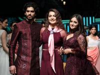 India Runway Week 2019: इंडिया रनवे वीक में मॉडल्स ने रैंप वॉक पर बिखेरे जलवे, देखें तस्वीरें - | India Runway Week 2019: Models ram walk in Indias biggest Faishion show, see pics | Latest fashion-beauty Photos at Lokmatnews.in
