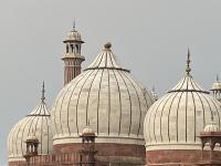 दिल्ली में आंधी और भारी बारिश के कारण जामा मस्जिद का गुंबद क्षतिग्रस्त, देखें फोटो - | jama masjid dome damaged due to storm and heavy rain in delhi | Latest india Photos at Lokmatnews.in