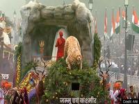 जम्मू एवं कश्मीर की झांकी में 'नया जम्मू-कश्मीर', अमरनाथ गुफा को दर्शाया गया - | Jammu and Kashmir tableau showcases new era of development tourism potential at Republic day parade 2023 | Latest india Photos at Lokmatnews.in