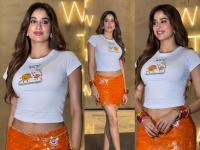 इंटरनेट पर छाया 'परम सुंदरी' जान्हवी कपूर का ग्लैमरस लुक, मिनी स्कर्ट में कहर ढ़ा रहीं एक्ट्रेस! - | Janhvi Kapoor glamorous look in orange mini skirt at param sundari screening | Latest bollywood Photos at Lokmatnews.in