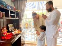 SEE PICS! Kareena Kapoor and Saif Ali Khan celebrate Ganesh Chaturthi at their house - News | SEE PICS! Kareena Kapoor and Saif Ali Khan celebrate Ganesh Chaturthi at their house | Latest entertainment Photos at Lokmattimes.com SEE PICS! Kareena Kapoor and Saif Ali Khan celebrate Ganesh Chaturthi at their house - News | SEE PICS! Kareena Kapoor and Saif Ali Khan celebrate Ganesh Chaturthi at their house | Latest entertainment Photos at Lokmattimes.com