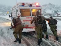 कश्मीर में बर्फबारी का कहर, 2 जवान, 2 पोर्टर और 1 नागरिक समेत 5 लोगों की मौत - | Kashmir Snowfall: 5 killed including 2 jawans, 2 porter and 1 civilian | Latest india Photos at Lokmatnews.in