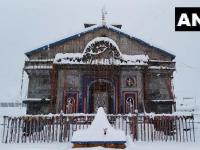 महमोहक अहसास से भर देंगी ये तस्वीरें, देखें किस तरह केदारनाथ धाम समेत इन इलाकों में बिछी बर्फ की चादर - | Snowfall in many areas of Uttarakhand and Himachal, including Kedarnath Dham: see PHOTOS | Latest india Photos at Lokmatnews.in