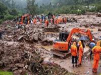 Wayanad Landslides News Live: 63 की मौत, मलबे में फंसे लोग को निकालने में जुटे रणबांकुरे, नदियों और कीचड़ से लोगों के अंग बरामद, देखें तस्वीरें - | Wayanad Landslides News Live 63 dead Army personnel rescuing people trapped under debris body parts recovered rivers and mud see photos | Latest india Photos at Lokmatnews.in