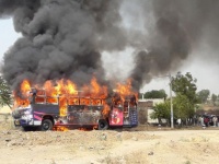 मध्य प्रदेश : बाइक-बस की टक्कर में धू-धू कर जली यात्री बस, 4 की मौत