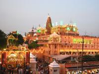 Corona Update: मथुरा में दो कोरोना संक्रमित मिलने के बाद मंदिरों में गाइडलाइन का सख्ती से अनुपालन कराने की हिदायत - | Covid 19 New Guidelines in Mathura temple Mathura found two Covid Cases | Latest india Photos at Lokmatnews.in