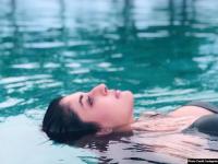 कृतिका कामरा ने बिकिनी तस्वीरें शेयर कर इंटरनेट पर बढ़ाया टेम्परेचर - | Kritika Kamra raises temperatures on internet with her bikini photos, see pics images | Latest hot-sexy Photos at Lokmatnews.in