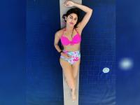 क्रिस्टल डिसूजा ने कलरफुल बिकीनी में लगाया हॉटनेस का तड़का, देखें लेटेस्ट Pic - | Krystle D'Souza Colourful Bold and Sex Bikini Photo Make your Day | Latest television Photos at Lokmatnews.in