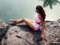 क्रिस्‍टल डिसूजा गर्मी में पूल किनारे बैठ इस तरह कर रही हैं हॉलिडे एन्जॉय, देखें बोल्ड Pics - | Krystle D'Souza Latest Bold Pictures on Instagram Will make your day | Latest television Photos at Lokmatnews.in