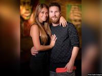 मेसी ने शेयर की वाइफ संग 'क्रिसमस सेलिब्रेशन' की तस्वीर, मिले इतने लाख लाइक्स, हुई जबर्दस्त वायरल - | Lionel Messi shares pic with wife Antonella Roccuzzo, goes viral | Latest football Photos at Lokmatnews.in