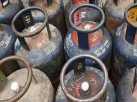 Commercial LPG cylinder price reduced: सरकार ने दी राहत, 19 रुपये प्रति सिलेंडर की कटौती, यहां चेक करें दाम - | Commercial LPG cylinder price reduced by Rs 19 Government relief per cylinder, check price here | Latest business Photos at Lokmatnews.in