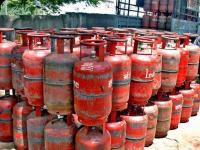 LPG Price 2025: नए साल पर राहत की फुहार?, 1 जनवरी 2025 को सिलेंडर की कीमतों में 14.5-16 रुपये की कटौती, 6 महीने में पहली बार, देखें रेट लिस्ट - | LPG Price 2025 cut 1 January 1, 2025 dam 19KG Cylinder Prices Cut By Rs 14-5-16, First Time In 6 Months Latest Rates see list | Latest business Photos at Lokmatnews.in