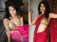 Photos मलिक्का शेरावतचे साडीतले फोटोशूट झाले व्हायरल, See Pics - Marathi News | Mallika sherawat maroon saree look photos goes viral see pics | Latest filmy Photos at Lokmat.com