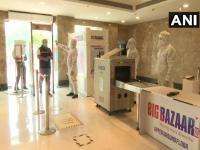 साइबर सिटी में खुले मॉल, करीब 103 दिन के बाद, कम लोग आएं, see pics - | Photo Images: Gurugram malls opened Cyber ​​City after 103 days fewer people arrive, see pics | Latest india Photos at Lokmatnews.in