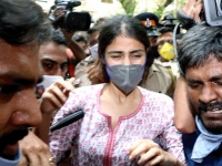 Sushant Singh Case: Drugs मामले में NCB ने Rhea Chakraborty को किया गिरफ्तार
