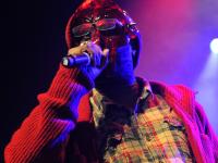 ब्रिटिश रैपर एमएफ डूम का 49 साल की उम्र में निधन, दुनिया भर में शोक - | MF DOOM Intricate And Enigmatic Rapper And Producer Dead At 49 viral see pics | Latest hollywood Photos at Lokmatnews.in