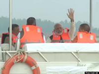पीएम मोदी ने कानपुर में की गंगा यात्रा, नौकायान का आनंद लेते नजर आए प्रधानमंत्री, देखें तस्वीरें - | PM Narendra Modi boat ride in river ganga at atal ghat see yogi adityanath sushil modi and trivendra singh rawat | Latest india Photos at Lokmatnews.in