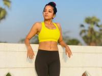 अभिनेत्री मोनालिसाने टेरेसवर केले ग्लॅमरस फोटोशूट, वर्कआउट आउटफिटमधील शेअर केले फोटो - Marathi News | Monalisa Share Glamorous Photoshoot in workout outfit image goes viral on internet see pics | Latest filmy Photos at Lokmat.com