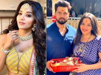 Monalisa Wedding Anniversary: मोनालिसा ने वेडिंग एनिवर्सरी पर पति संग शेयर की तस्वीर, लिखी ये बात, देखें तस्वीरें - | bhojpuri actress Monalisa wedding anniversary celebration pics with husband vikrant see bhojpuri actress monalisa latest images | Latest television Photos at Lokmatnews.in