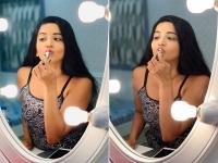 पाउट बनाकर लिपस्टिक लगाते हुए भोजपुरी सेंसेशन मोनालिसा की इन तस्वीरों के फैंस हुए कायल - | The photos of Bhojpuri sensation Monalisa fancy lipsticks by making pout | Latest bhojpuri Photos at Lokmatnews.in