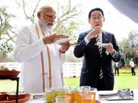 प्रधानमंत्री मोदी और जापान के प्रधानमंत्री फुमियो किशिदा ने गोल गप्पे और लस्सी का उठाया लुत्फ, देखें तस्वीरें - | Prime Minister Modi and Japanese Prime Minister Fumio Kishida enjoy Gol Gappa and Lassi Buddha Jayanti Park Delhi see photos | Latest india Photos at Lokmatnews.in