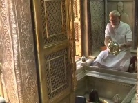 दोबारा सांसद बनने के बाद पहली बार वाराणसी पहुंचे नरेंद्र मोदी, काशी विश्वनाथ मंदिर में की पूजा