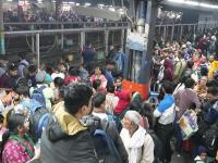 NDLS Stampede: 18 लोगों की मौत, कई घायल, देखें प्लेटफॉर्म नंबर 14-15 में हुए हादसे की तस्वीरें - | NDLS Stampede: 18 people died, many injured, see pictures of the accident that happened on platform number 14-15 | Latest india Photos at Lokmatnews.in