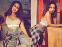Neha Kakkar Photos: नेहा कक्कडने इंस्टाग्रामवर शेअर केले फोटो, ग्लॅमरस अदा पाहून चाहते झाले फिदा - Marathi News | Neha Kakkar Photos went viral on social media see pics | Latest filmy Photos at Lokmat.com