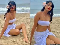 Pics: निया शर्मा ने पांडिचेरी में समंदर किनारे रेत पर बैठे हुए इस हॉट अंदाज में दिखाया जलवा - | Tv Hot Actress Nia Sharma Enjoy Holiday in paradise beach pondicherry, See Sexy Pics | Latest television Photos at Lokmatnews.in