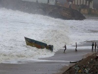Cyclone Nisarg Live Tracking: चक्रवात 'निसर्ग' ने धरा विकराल रूप, Mumbai से कब टकराएगा