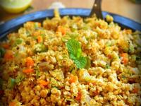 ब्रेकफास्ट रेसिपीज: ऐसे बनाएं सुबह के लिए ओट्स उपमा का हेल्दी नाश्ता - | how to make oats upma healthy breakfast in Morning | Latest food Photos at Lokmatnews.in