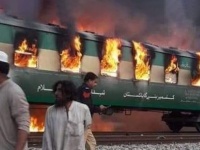 पाकिस्तानी ट्रेन में खाना बना रहे 73 लोग जलकर मरे
